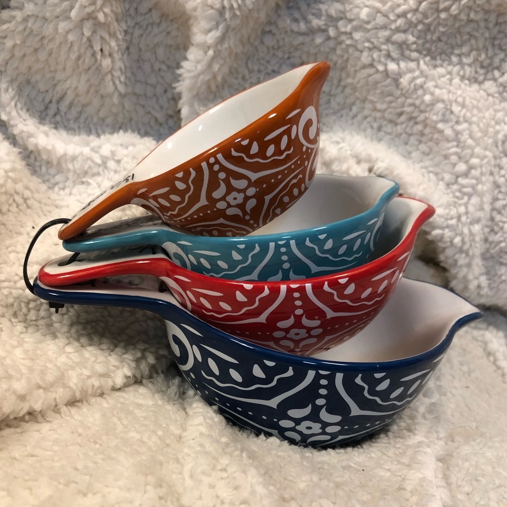AVON MEASURING CUPS